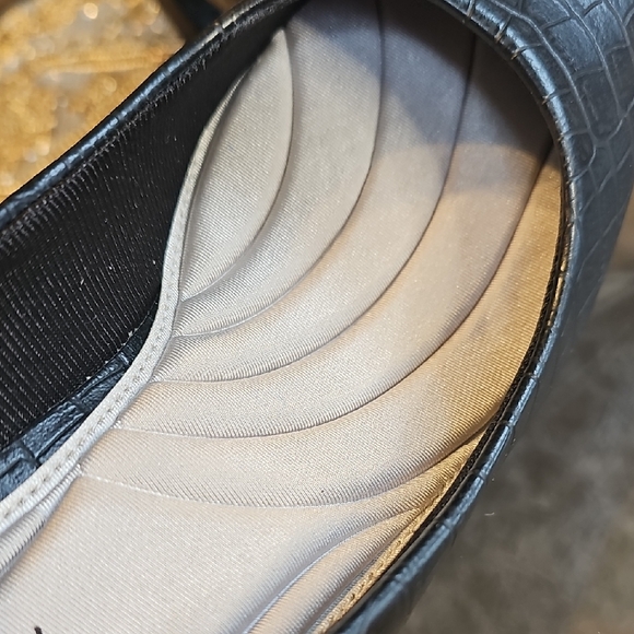 Easy Street Black Textured Heels - Picture 6 of 9